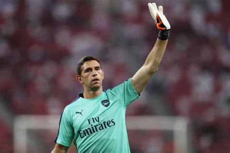 Get the latest news, updates, video and more on emiliano martinez at tribal football. Should Unai Emery Give Emiliano Martinez A Chance In Europa League - Arsenal True Fans