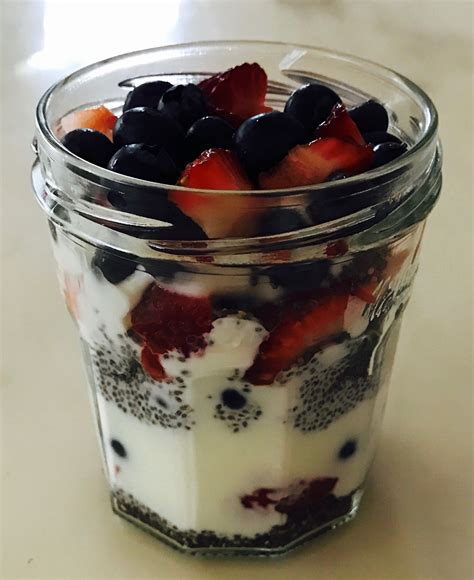 It's perfect to serve guests for brunch, or make it ahead for but i really loved biting into a sweet warm banana, it feels like i'm eating dessert. Easy, Healthy dessert : chia, yoghurt n fresh berries | Healthy dessert, Desserts, Healthy desserts
