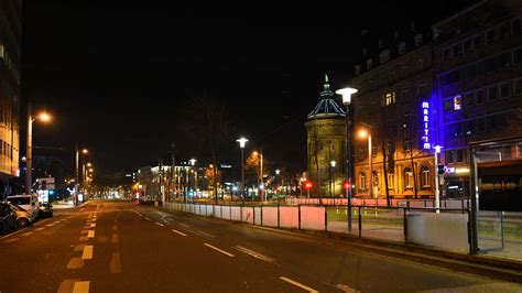 Ausgangssperre und kontaktverbot, beides bedeutet, dass das haus oder die wohnung nur unter bestimmten voraussetzungen verlassen werden dürfen. Ausgangssperre in Mannheim: In diesen Fällen darfst Du das ...