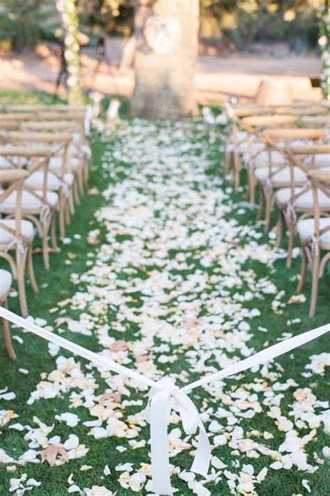 20 Wedding Aisle Runners Ideas Will Make Your Wedding More
