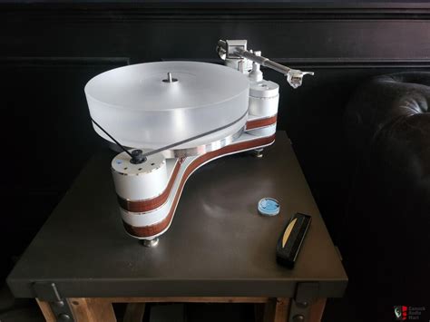 ClearAudio Innovation Turntable With Tonearm Cartridge And Preamp Photo Canuck Audio