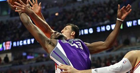 Wade Scores 31 Bulls Blow Big Lead But Hold Off Kings Cbs Sacramento