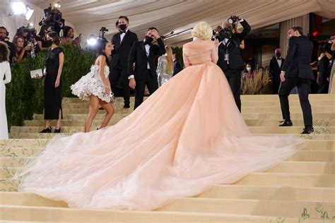 Billie Eilish Displays Her Cleavage At The Met Gala Photos Thefappening