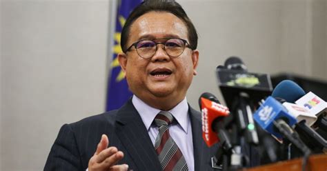 Kementerian perdagangan dalam negeri, koperasi dan kepenggunaan malaysia (ms); No Domestic Trade and Consumer Affairs Ministry officials ...