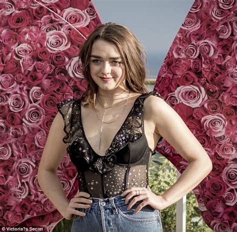 Maisie Williams Rocks Corset Top At Victoria S Secret Summer Party Daily Mail Online