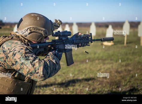 A Us Marine With 2nd Reconnaissance Battalion 2nd Marine Division
