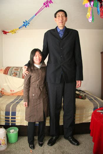 World S Tallest Man Gets Married