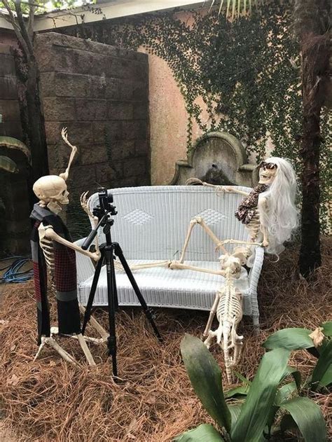 31 Amazing Halloween Skeleton Ideas To Perfect Your Yard Halloween