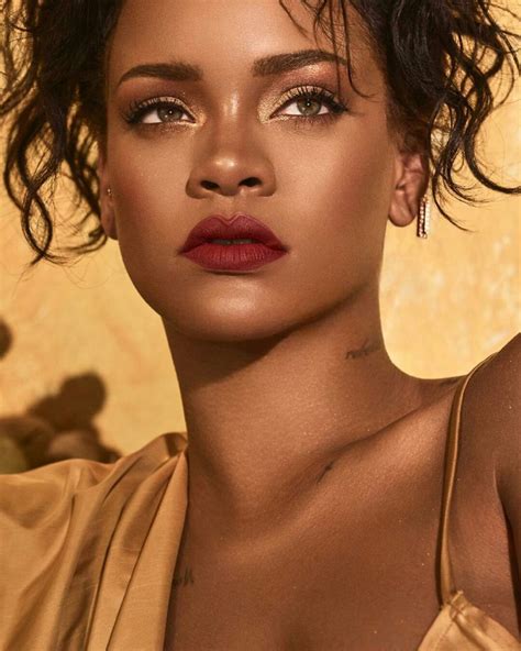 Rihanna Hawtcelebs