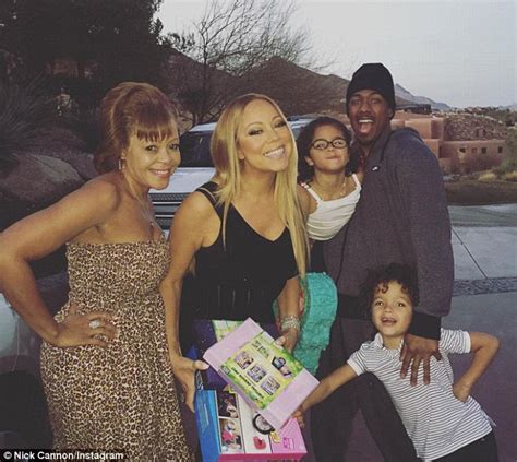 Nick cannon's baby mama alyssa scott gave birth to his seventh child as she shared new photos of their baby and revealed his name is zen. Mariah Carey and Nick Cannon take a photo with twins Moroccan and Monroe | Daily Mail Online