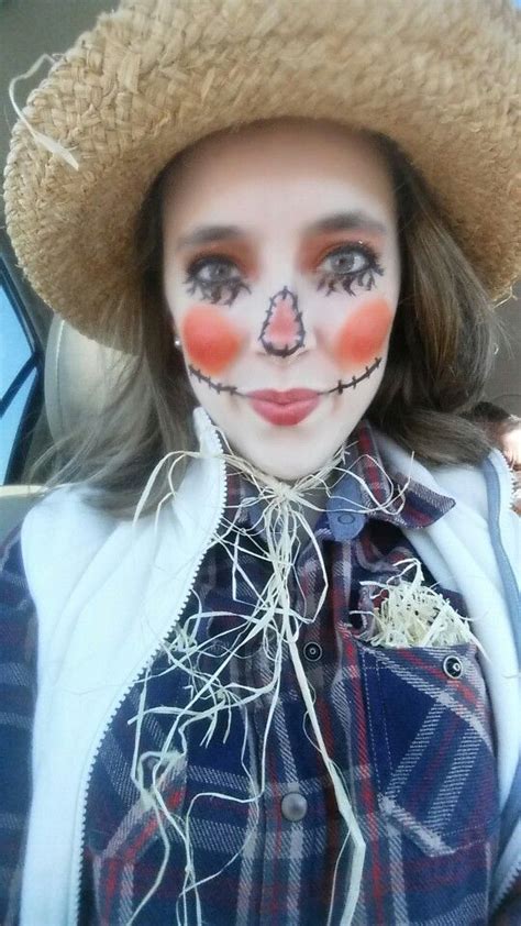 Diy Scarecrow For Halloween Diy Scarecrow Scarecrow Face Diy