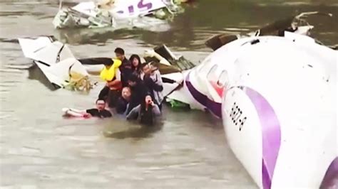 Transasia Plane Lifted From River 31 Confirmed Dead South China