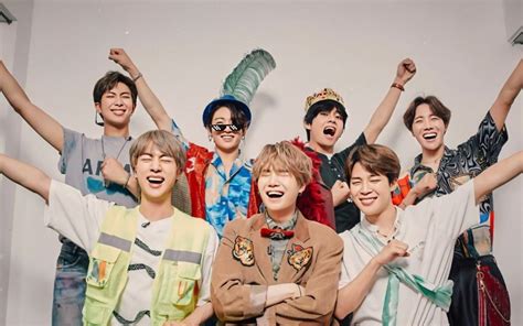 Kali ini, para member bertransformasi jadi raja cuci mobil yang super keren! MAMA 2020: Tak Sertakan Jin di Foto BTS, Pihak ...