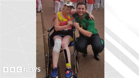 London Marathon Broken Leg Runner Jo Denton Thanks Heroes Bbc News