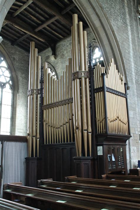 Organ St Andrews Church Heckington © Jhannan Briggs Geograph