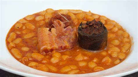 Agregar los chorizos, las morcillas en rodajas, el tocino y el jamón serrano. Fabada asturiana (con imágenes) | Fabada asturiana ...