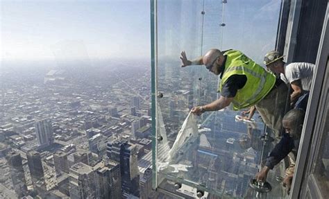 Willis Towers Glass Skydeck Is Broken And Terrifying 8 Pics