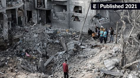 As Israel Hamas Cease Fire Holds Gazans Survey Wreckage The New York