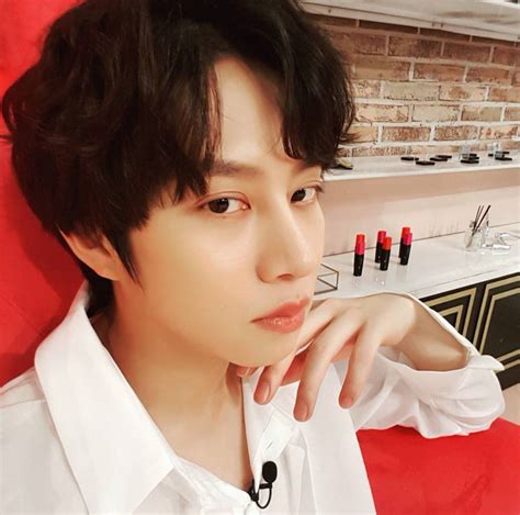 Heechul Spotted Socializing With Fans In Japan Koreaboo
