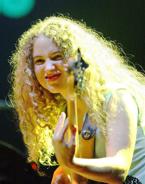 Tal Wilkenfeld An Aussie Who Packs A Power Punch On Them Strings