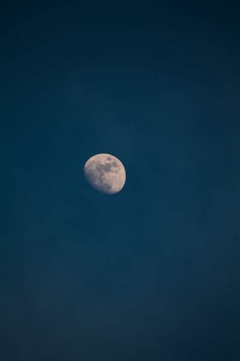 Full Moon In Night Sky · Free Stock Photo