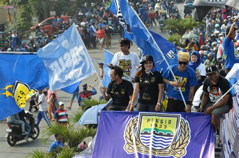 Foto Konvoi Kemenangan Persib Bandung Di Piala Presiden