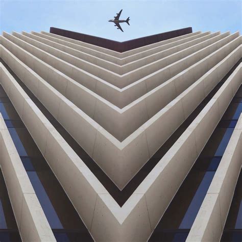 How To Find And Create Amazing Symmetry In Your Iphone Photography