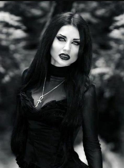 Pin By Josie Flores On A Gorgeously Gothic Collection Goth Gothic Girls Vampire Girls