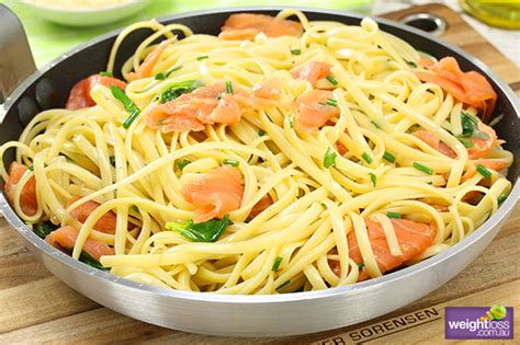 Enjoy smoked salmon with coddled eggs, capers and gruyère cheese for a christmas starter. Smoked Salmon Linguine