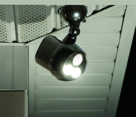 What Are Spotlights And How They Differ From Flood Lights Ledwatcher