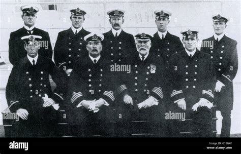 Le Capitaine Edward J Smith Et Ses Officiers Supérieurs Photographié à