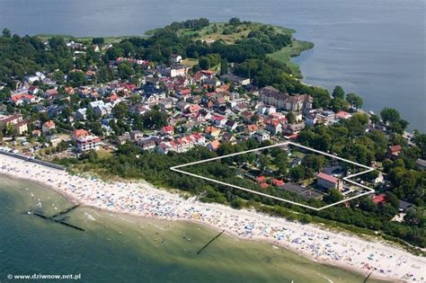 Dziwnów jest niewielką miejscowością nadmorską, położoną pomiędzy bałtykiem a rzeką dziwną na mierzei dziwnowskiej. Ośrodek Wczasowy "Plaża Klub" - Dziwnów, Kościelna 16 ...