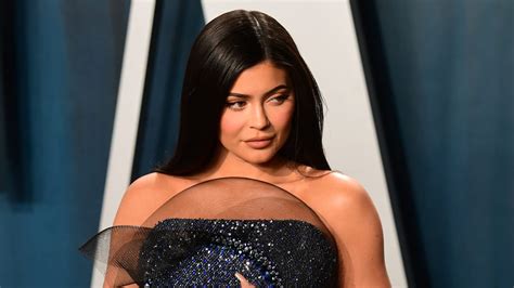 Kylie Jenner Says ‘brown Skinned Girl Ig Caption Edit Is Fake Complex