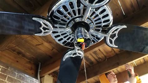 The white rustic style original indoor & outdoor damp ceiling fan by hunter has a 52 blade span, included white blades and comes light fixture adaptable. Hunter original ceiling fan - YouTube