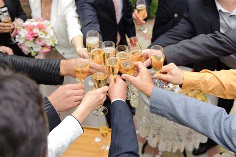 The Best Wedding Toast Guide With Tips And Examples 2022