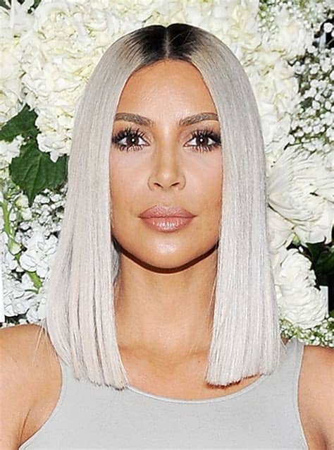 Elle est disponible dans une texture vague de plage et une texture droite. Kim Kardashian Shows Off Shorter Hair with Matching Dress ...