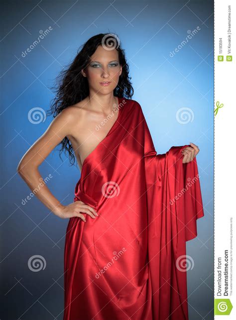 Dea Antica Sexy In Raso Rosso Fotografia Stock Immagine Di Femmina