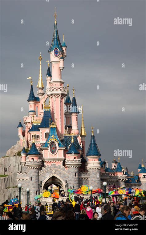 Sleeping Beautys Castle Disneyland Paris Euro Disney Stock Photo Alamy