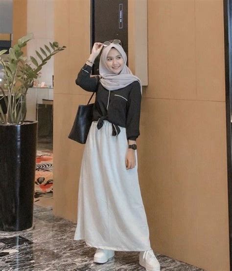 15 Ootd Hijab Dengan Bawahan Rok Yang Modern Dan Kekinian 12 Model