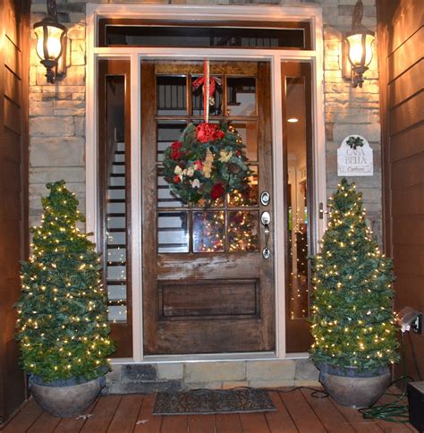 Best 30 Front Porch Christmas Trees Home Inspiration And Ideas Diy