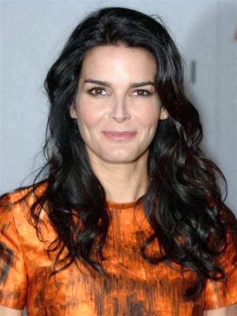 Angie Harmon • Height Weight Size Body Measurements Biography Wiki