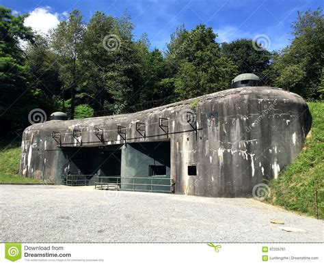 A Entrada Da Munição Obstrui 7 Em Ouvrage Schoenenbourg Linha Maginot