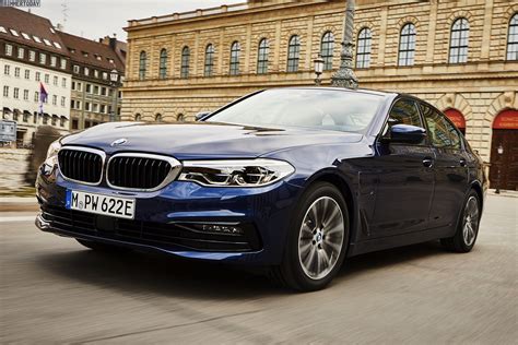Without it, you'd be better off choosing a 530i or a 530d if your commute includes lots of highway miles. BMW 530e 2019: Ab sofort mit neuem Akku und optional xDrive