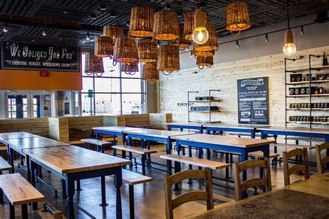 Fine dining restaurants offer diners an upscale meal experience often comprising several courses as such, fast casual types of restaurants offer quality food, counter service (as opposed to table fast food is the most widely recognized type of restaurant thanks to franchise chains like taco bell. A Detroit Fast-Casual Restaurant Has Eyes for Las Vegas ...