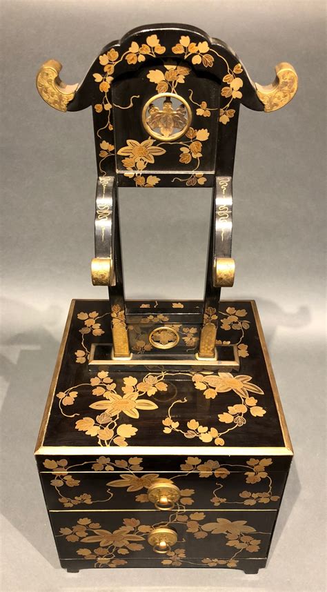 Antique Japanese Black Lacquer Kyodai Vanity Box With Makie Kuraya
