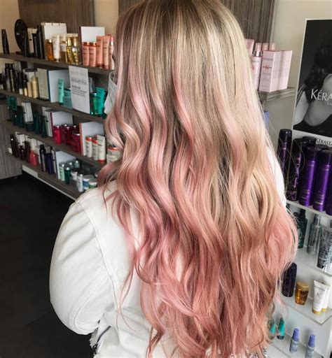 Moda de cabello así puedes llevar el balayage rosa pastel y triunfar