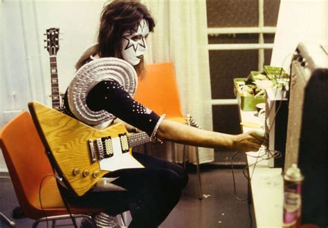 Bildresultat För Ace Frehley 70s Gibson Explorer Baby Singing Sweat