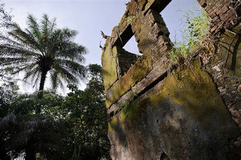 Remains Of The Main Building At Bunce Island Sierra Leone Matthew Oldfield Photography