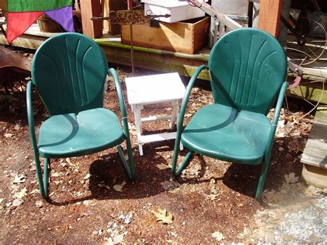 We offer 7 colors of retro metal lawn chairs & tables. Log Cabin Antiques & Gifts: Vintage metal lawn chairs