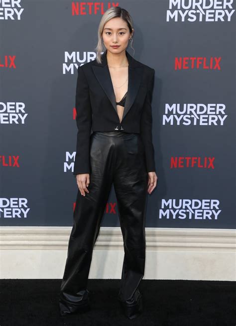 Shioli Kutsuna Picture 2 La Premiere Of Netflixs Murder Mystery